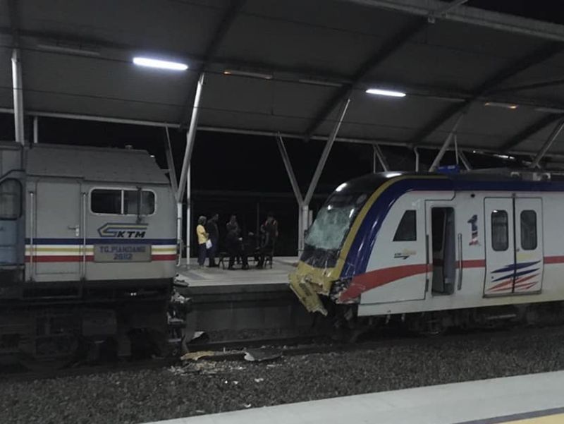 KTM Bhd said in a statement that the collision took place at 6.02am at Platform 2 of the station and caused slight injury to five passengers. — Picture via Facebook/Syahidatul Munirah