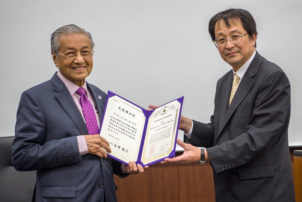 Prime Minister Tun Dr Mahathir Mohamad receiving his honorary doctorate from the President of Tsukuba University, Professor Kyosuke Nagata in Tokyo November 5, 2018. u00e2u20acu201d Bernama pic