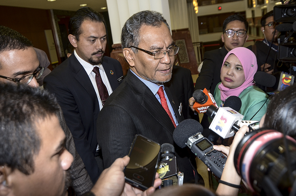 Minister of Health, Datuk Seri Dzulkefly Ahmad speaks to reporters outside Parliament, November 14, 2018. u00e2u20acu201d Picture by Miera Zulyana