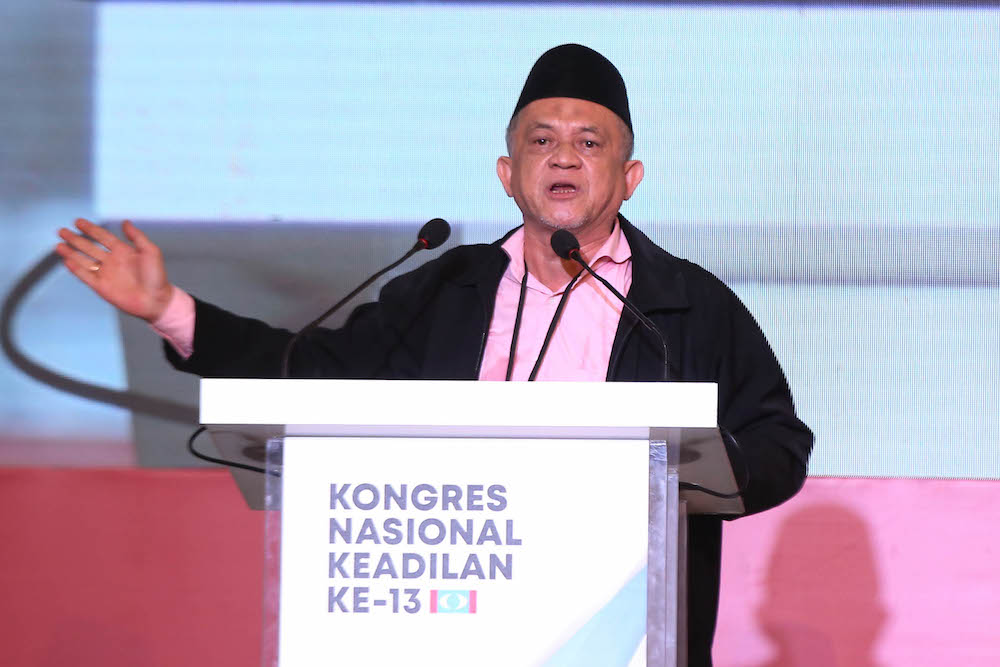 Tengku Nazeri Tengku Aldin speaks at the PKR National Congress 2018 at IDCC Shah Alam November 17, 2018. u00e2u20acu201d Picture by Azinuddin Ghazali