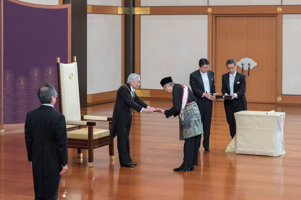Japan’s Emperor Akihito presents the Grand Cordon of the Order of the Paulownia Flowers to Tun Dr Mahathir Mohamad during a ceremony at the Imperial Palace in Tokyo November 6, 2018. — Handout via Reuters