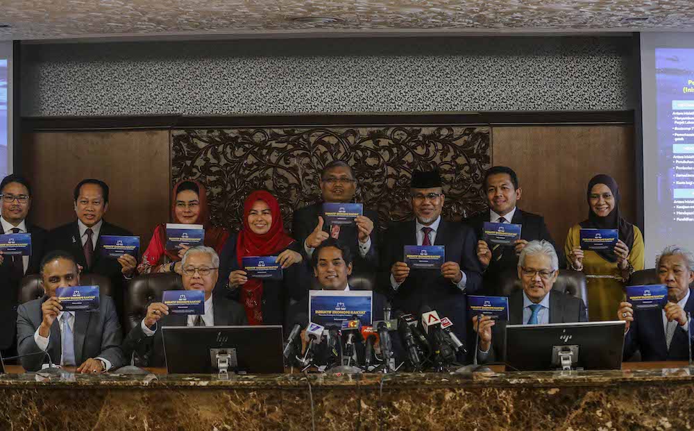 Khairy Jamaluddin poses with BNu00e2u20acu2122s Peopleu00e2u20acu2122s Economic Initiative in Parliament, Kuala Lumpur November 1, 2018. u00e2u20acu201d Picture by Firdaus Latif