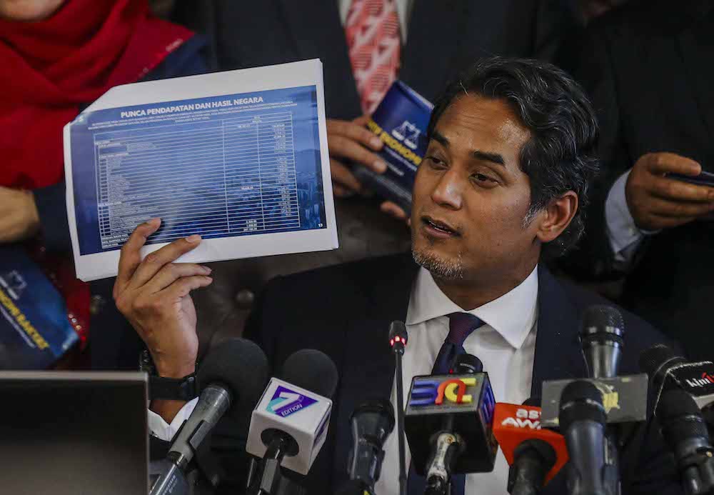 Khairy Jamaluddin speaks during a press conference in Parliament, Kuala Lumpur November 1, 2018. — Picture by Firdaus Latif