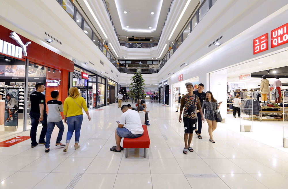 People shop at One Utama Shopping Mall in Petaling Jaya November 1, 2018. u00e2u20acu201d Picture by Ham Abu Bakar