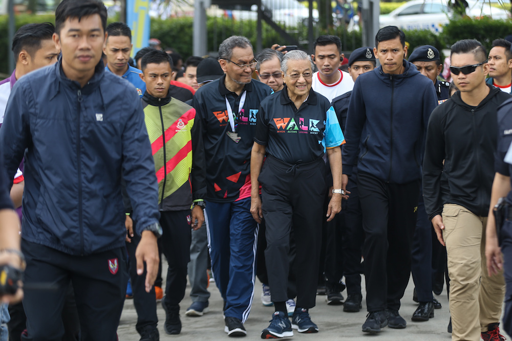 Tun Dr Mahathir Mohamad officiates the ‘When Active Living Kicks (WALK)’ campaign in Setia Alam, Shah Alam November 3, 2018. — Picture by Ahmad Zamzahuri