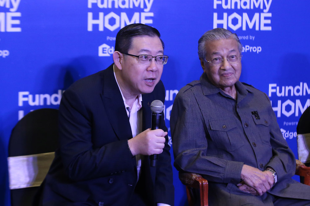Lim Guan Eng and Tun Dr Mahathir Mohamad attend the launch og the FundMyHome project in Semenyih November 4, 2018. u00e2u20acu201d Picture by Azinuddin Ghazali