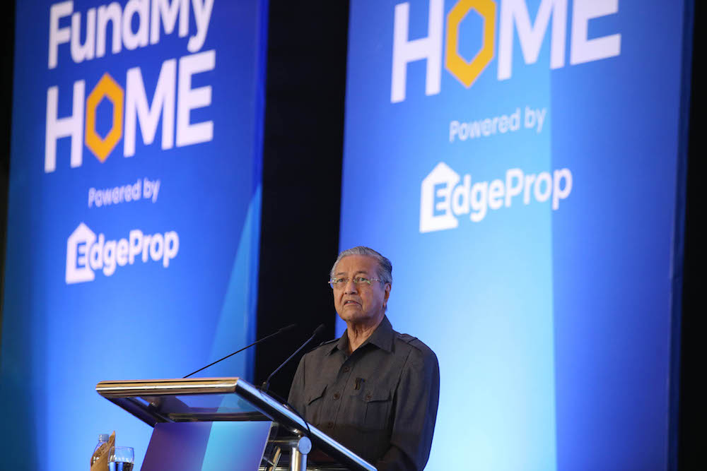 Prime Minister Tun Dr Mahathir Mohamad launches the FundMyHome project in Semenyih November 4, 2018. u00e2u20acu201d Picture by Azinuddin Ghazali