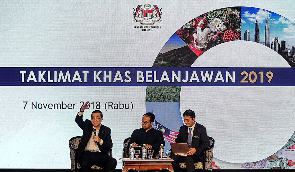 Lim Guan Eng answers questions posed by the audience during the u00e2u20acu02dcSpecial Briefing on Budget 2019u00e2u20acu2122 in George Town November 7, 2018. u00e2u20acu201d Picture by Sayuti Zainudin