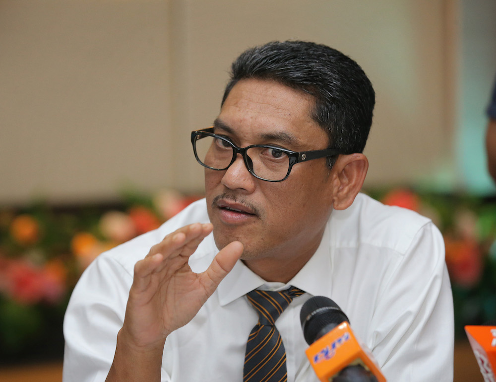 Mentri Besar Datuk Seri Ahmad Faizal Azumu speaks to reporters during a press conference in Ipoh November 8, 2018. u00e2u20acu201d Picture by Marcus Pheong