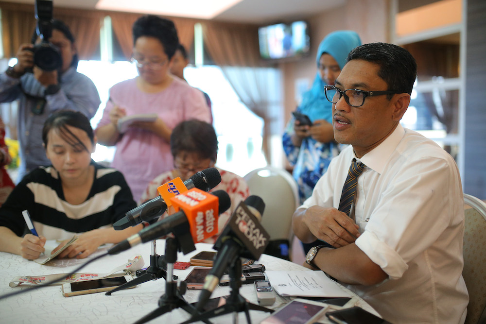 Mentri Besar Datuk Seri Ahmad Faizal Azumu speaks to reporters during a press conference in Ipoh November 8, 2018. u00e2u20acu201d Picture by Marcus Pheong