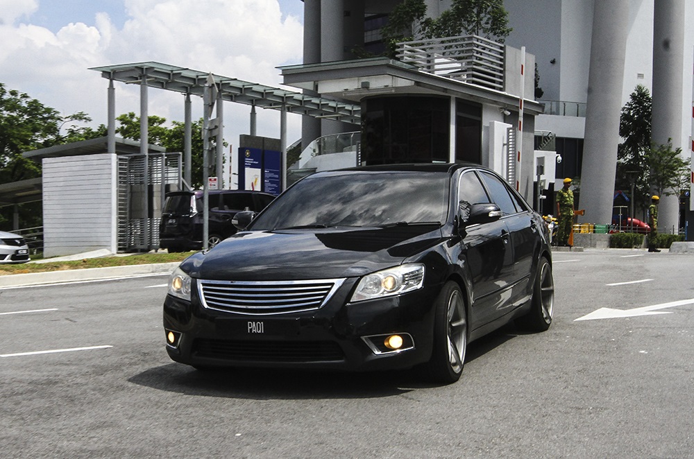 A Proton Perdana believed to be ferrying Datuk Seri Najib Razak is seen leaving the MACC headquarters in Putrajaya November 8, 2018. u00e2u20acu201d Picture by Miera Zulyana