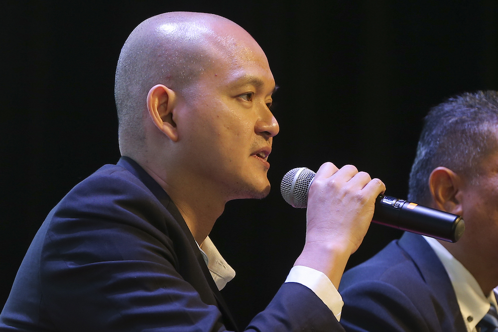 Deputy International Trade and Industry Minister Ong Kian Ming speaks during u00e2u20acu02dcDialogue on Budget 2019 and Industryu00e2u20acu2122 in Seri Kembangan November 9, 2018. u00e2u20acu201d Picture by Azneal Ishak