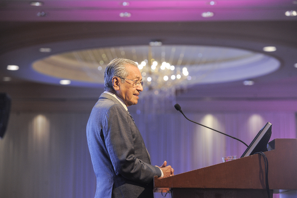 Prime Minister Tun Dr Mahathir Mohamad delivers the keynote address at the World Chinese Economic Forum in Serdang November 9, 2018. u00e2u20acu201d Picture by Shafwan Zaidon 