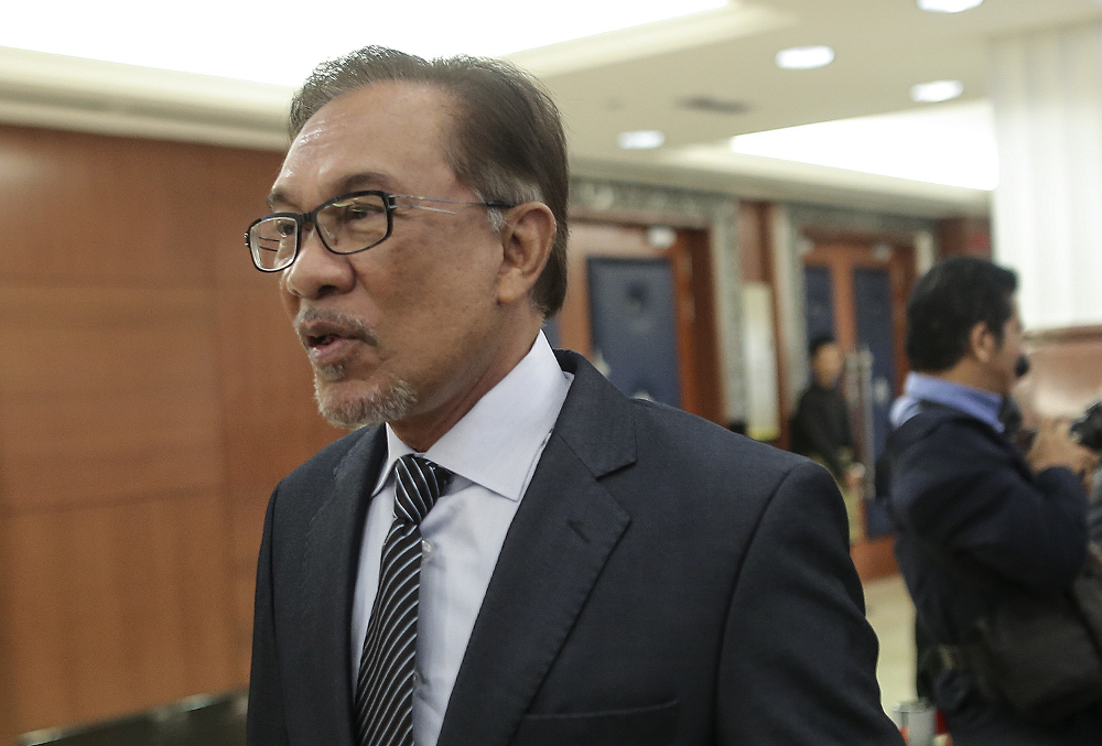 Datuk Seri Anwar Ibrahim arrives at Parliament in Kuala Lumpur November 12, 2018. u00e2u20acu201d Picture by Azneal Ishak