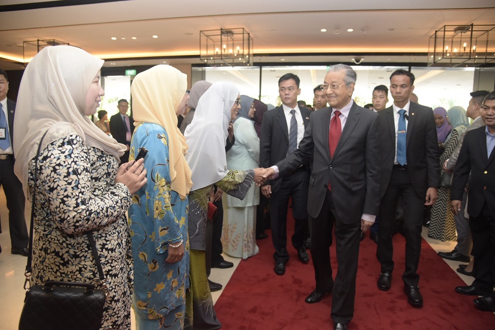 Tun Dr Mahathir Mohamad arrives at the Shangri-La Hotel in Singapore for a pre-council meeting ahead of his official visit and the Asean Summit 2018. — Picture courtesy of the Department of Information Malaysia