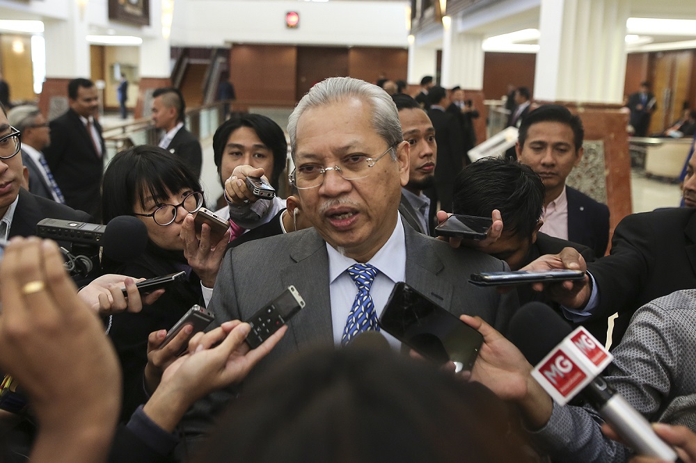 Tan Sri Annuar Musa speaks to reporters at Parliament in Kuala Lumpur November 12, 2018. u00e2u20acu201d Picture by Azneal Ishak 