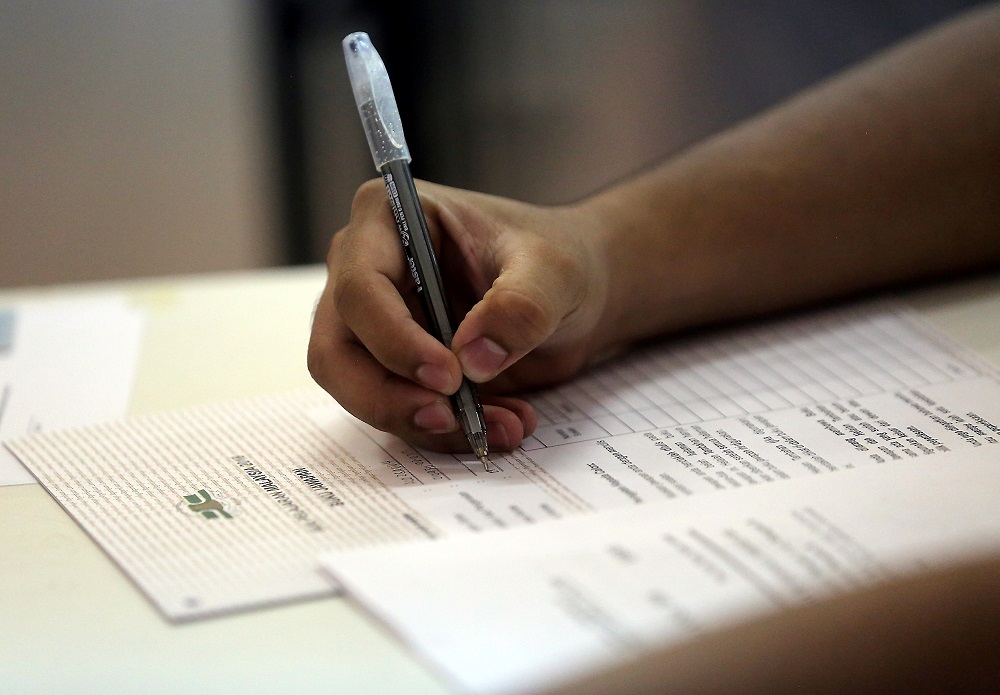 A student from SMK Anderson Ipoh sitting for the Bahasa Melayu SPM paper in Ipoh November 13, 2018. u00e2u20acu201d Picture by Farhan Najib