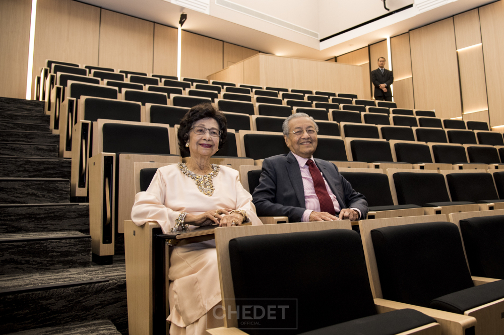 Tun Dr Mahathir Mohamad and his wife Tun Dr Siti Hasmah Mohd Ali are seen during a visit to Singapore November 13, 2018. u00e2u20acu201d Picture courtesy of the PMu00e2u20acu2122s Office
