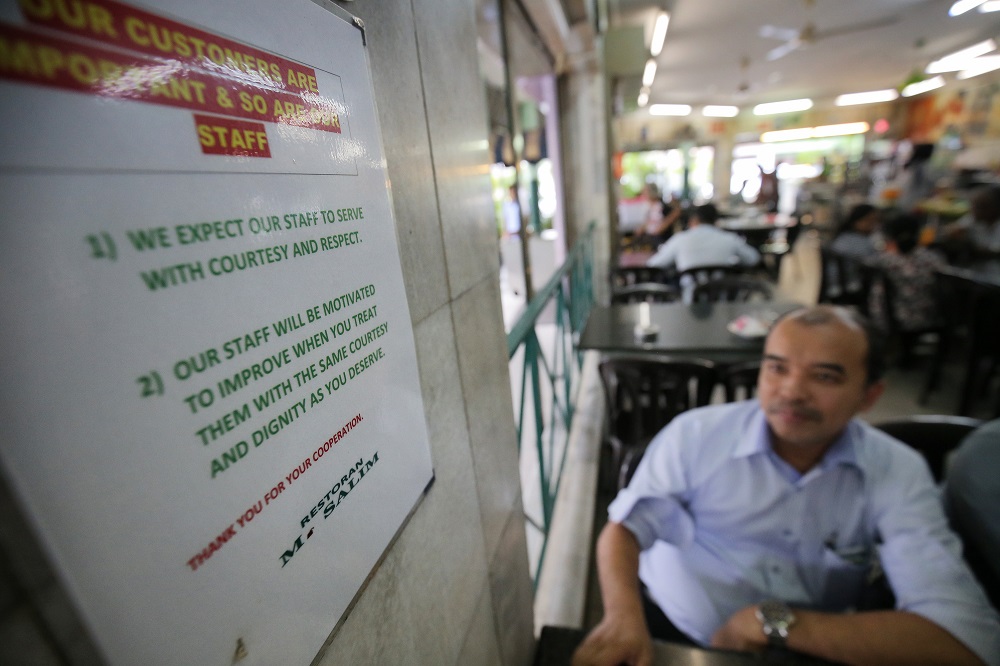 A sign reminding customers to be courteous is displayed at Restoran M. Salim in Ipoh November 14, 2018. u00e2u20acu201d Picture by Marcus Pheong