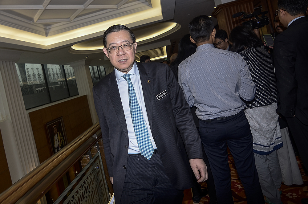 Lim Guan Eng speaks to reporters in Parliament November 14, 2018. u00e2u20acu201d Picture by Miera Zulyana