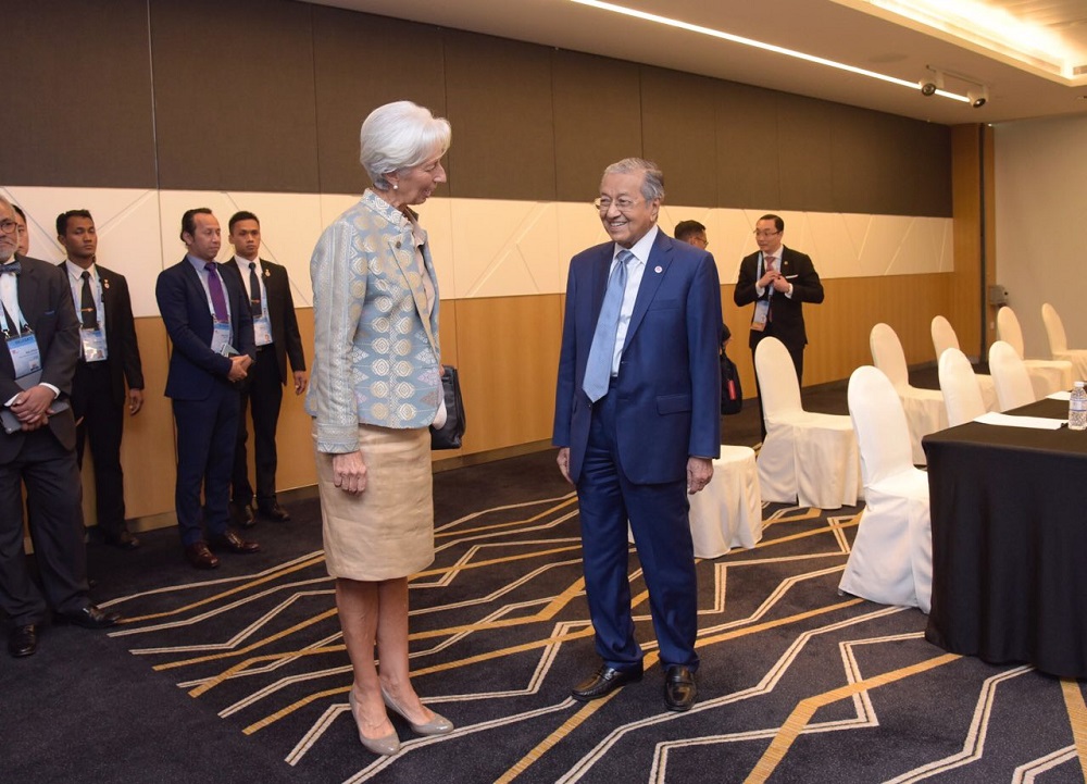 IMF chairman Christine Lagarde pays a courtesy call to Tun Dr Mahathir Mohamad in Singapore November 14, 2018. u00e2u20acu201d Picture courtesy of the Department of Information Malaysia nn