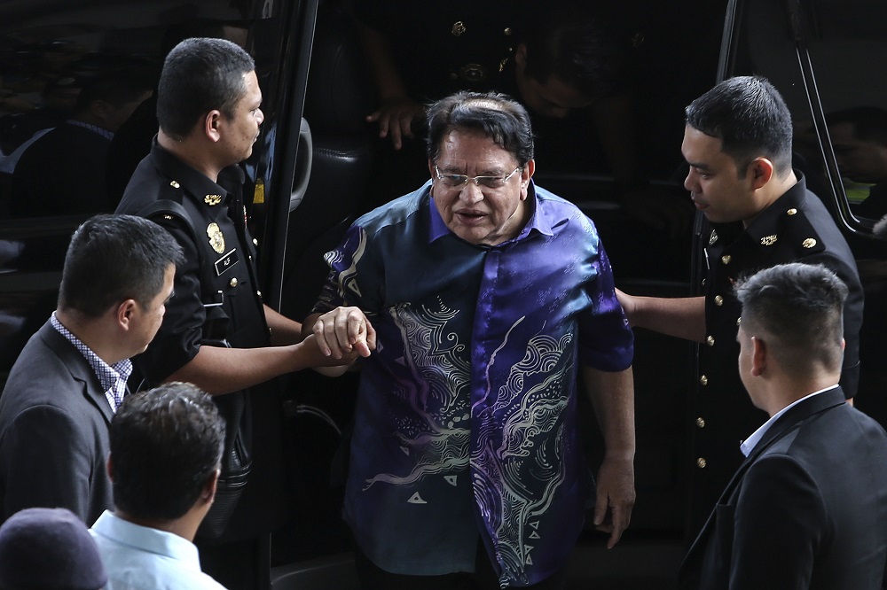 Former Federal Territories Minister Datuk Seri Tengku Adnan Tengku Mansor arrives at the Kuala Lumpur Courts Complex November 15, 2018. u00e2u20acu201d Picture by Yusof Mat Isa