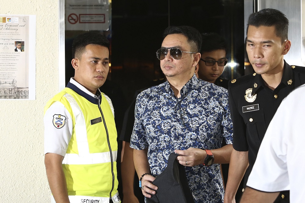 Datuk Rizal Mansor arrives at the Kuala Lumpur Courts Complex November 15, 2018. — Picture by Yusof Mat Isa