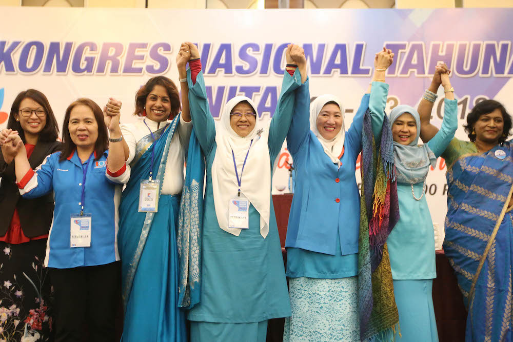 PKR Womenu00e2u20acu2122s Chief Haniza Mohamed Talha (centre) poses for pictures during the 2018 PKR Wanita Annual National Congress in Shah Alam November 16, 2018. u00e2u20acu201d Picture by Azinuddin Ghazali