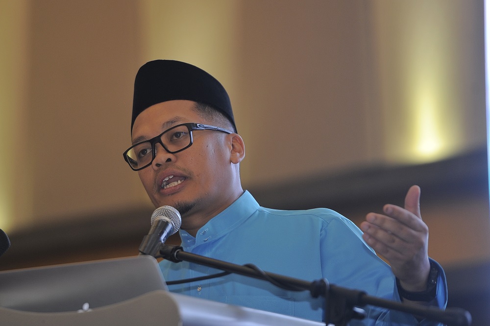 PKR Youth chief Nik Nazmi Nik Ahmad delivers his keynote speech during the 2018 PKR National Youth Wing Congress in Shah Alam November 16, 2018. u00e2u20acu201d Picture by Shafwan Zaidon