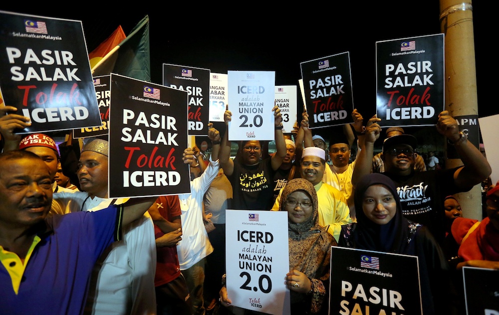 Umno and PAS members, and NGOs, attend an ICERD protest in Kampung Gajah, Perak November 17, 2018. — Picture by Farhan Najib