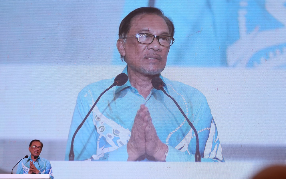 Datuk Seri Anwar Ibrahim speaks during the PKR National Congress 2018 in IDCC Convention Centre, Shah Alam November 18, 2018. u00e2u20acu201d Picture by Razak Ghazali
