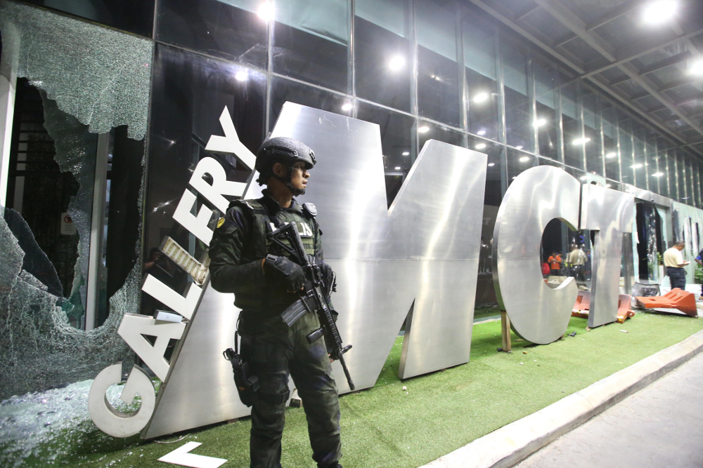 Armoured operatives from the General Operations Forces (PGA) have been deployed to secure the perimeter at the One City building in Petaling Jaya November 27, 2018. — Picture by Azinuddin Ghazali