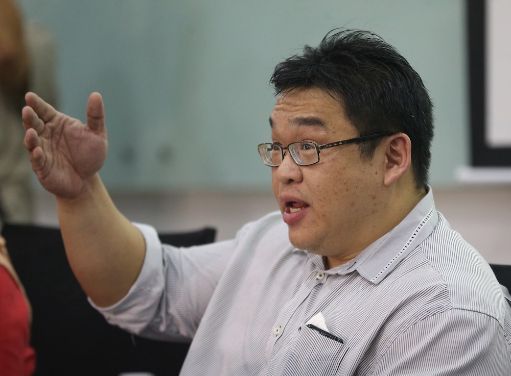 Chong Li Loh addresses a press conference in Subang November 29, 2018. u00e2u20acu201d Picture by Razak Ghazali