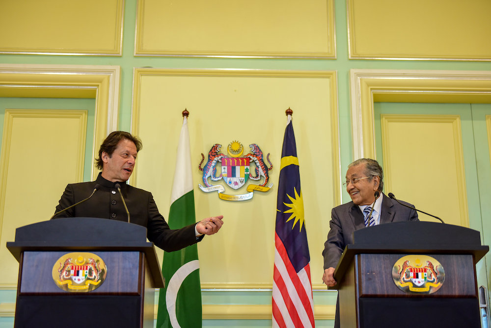 Pakistan's Prime Minister Imran Khan address a news conference with Prime Minister Tun Dr Mahathir Mohamad at the Prime Minsiter's Office in Putrajaya November 21, 2018. u00e2u20acu201dMalaysia Information Department Handout via Reuters