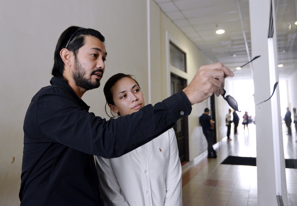 Farid Kamil with his wife Diana Danielle outside the Petaling Jaya Court, November 27, 2018. u00e2u20acu201d Picture by Ham Abu Bakar