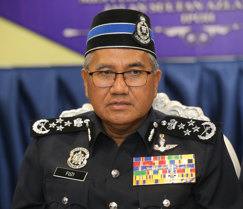 Inspector-General of Police Tan Sri Mohamad Fuzi Harun speaks to the press at the police officer's mess hall lounge, Ipoh November 27, 2018. u00e2u20acu201d Picture by Marcus Pheong