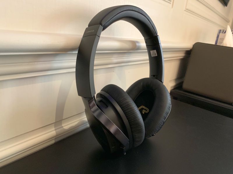 Sleek and simple, the W860NB offers budget noise-cancelling with a few trade-offs.