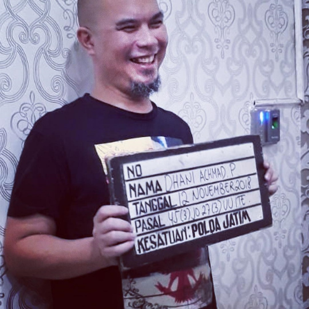 Ahmad Dhani pose for a police mugshot. u00e2u20acu201d Picture via Instagram @ahmaddhaniprast
