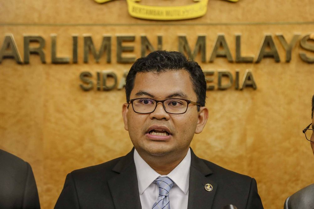 Johor Baru MP Akmal Nasir speaks during a press conference at Parliament, November 13, 2018. u00e2u20acu201d Picture by Firdaus Latif