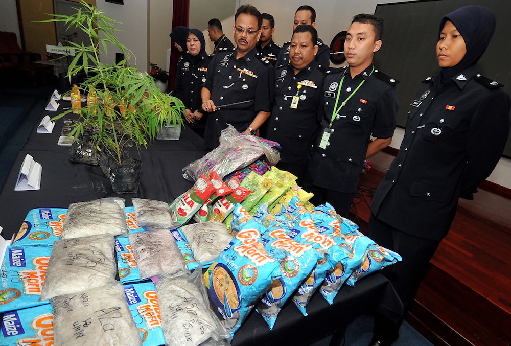 Selangor Narcotics Criminal Investigation Department deputy chief Supt R. Sundralingam poses for pictures with the seized drugs in Shah Alam November 7, 2018. u00e2u20acu201d Bernama pic
