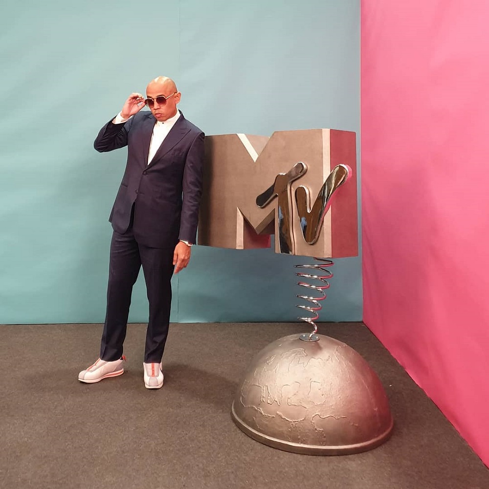 Joe Flizzow poses at the MTV Europe Music Awards held at Bilbao, Spain. u00e2u20acu201d Picture via Instagram @flizzow