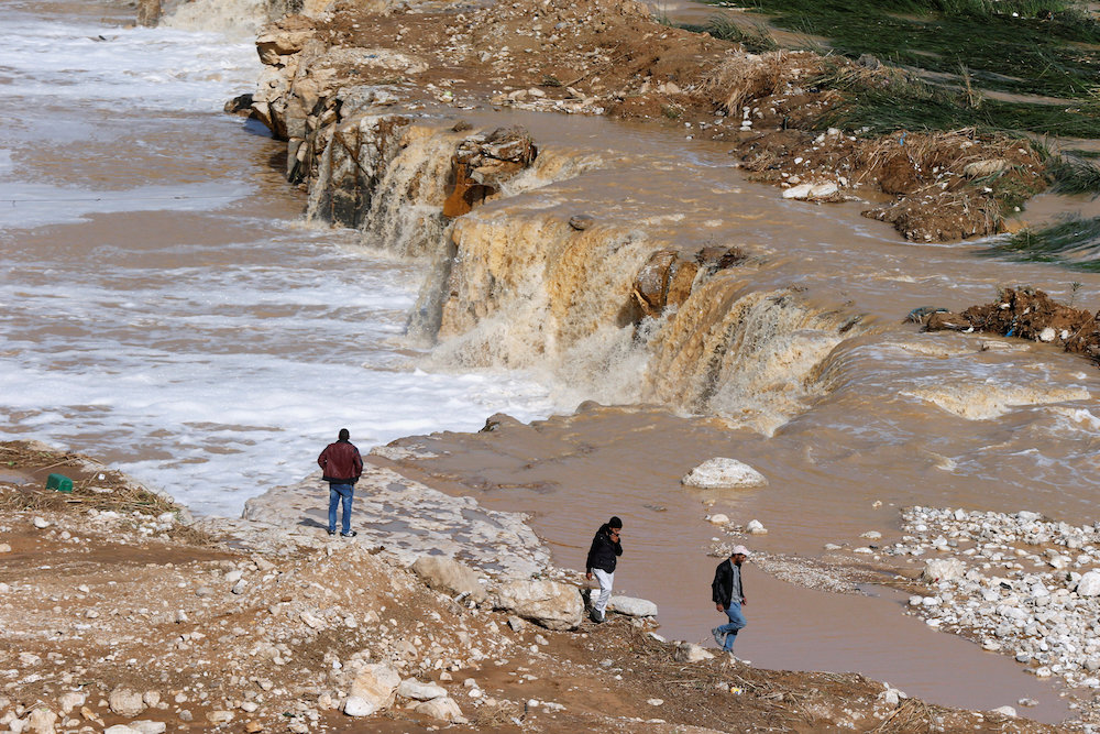 People look for missing persons after rain storms unleashed flash floods, in Madaba city, near Amman, Jordan, November 10, 2018. u00e2u20acu201d Reuters picn