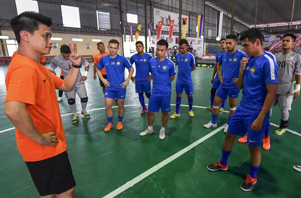 National futsal team coach Chun Yong conducts a training session in Kota Baru January 9, 2018. u00e2u20acu201d Bernama pic