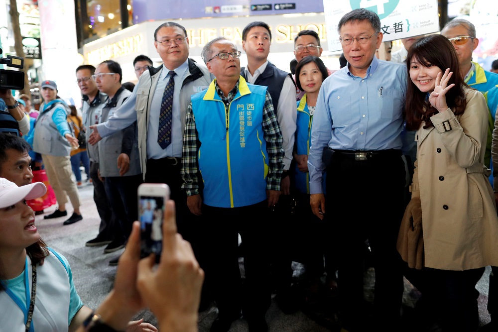 Ko Wen-je (second from right), Taipei mayor who is seeking for a re-election, greets with supporters ahead of the upcoming local elections, in Taipei, Taiwan November 20, 2018. u00e2u20acu201d Reuters pic