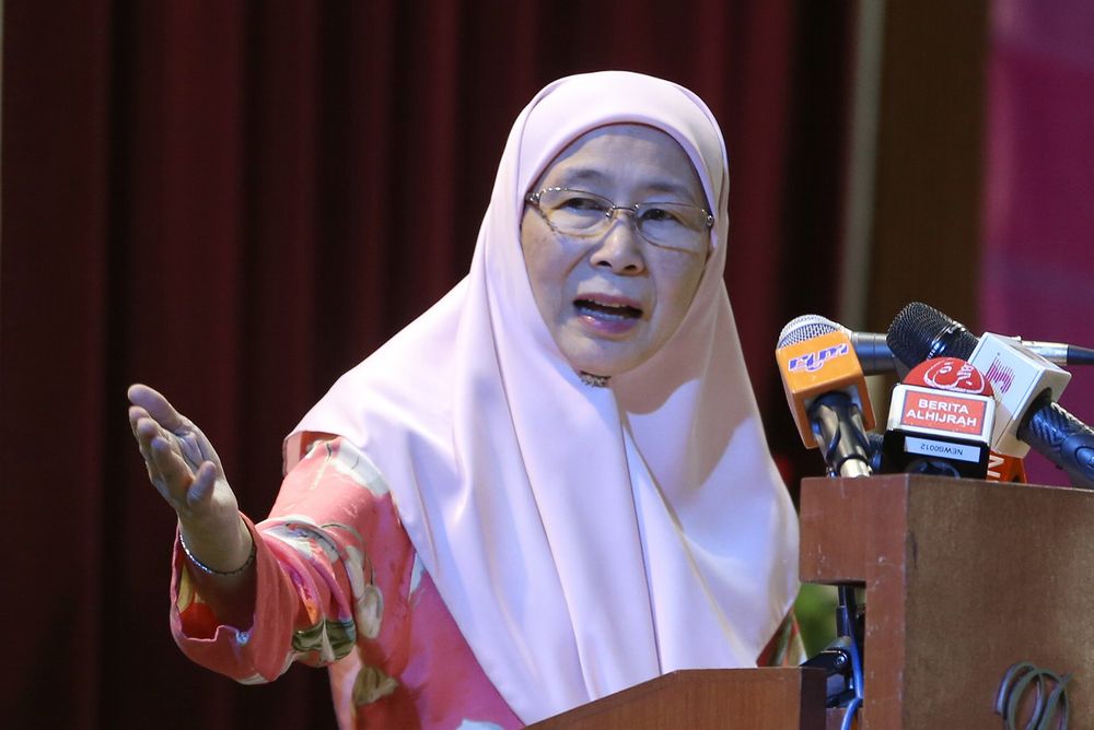 Deputy Prime Minister Datuk Seri Dr Wan Azizah Wan Ismail speaking during the Pergerakan Puteri Islam Malaysia national celebration in Cheras, November 11, 2018. u00e2u20acu201d Picture by Razak Ghazali