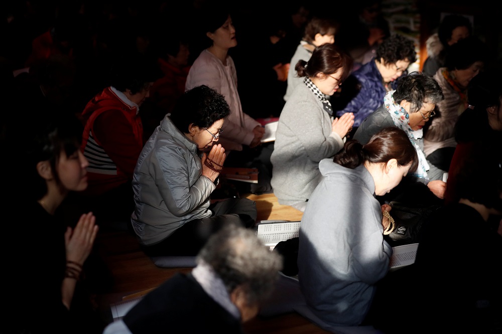 Parents pray for their children's success in the college entrance examinations at a Buddhist temple in Seoul, South Korea, November 15, 2018. u00e2u20acu201d Reuters pic