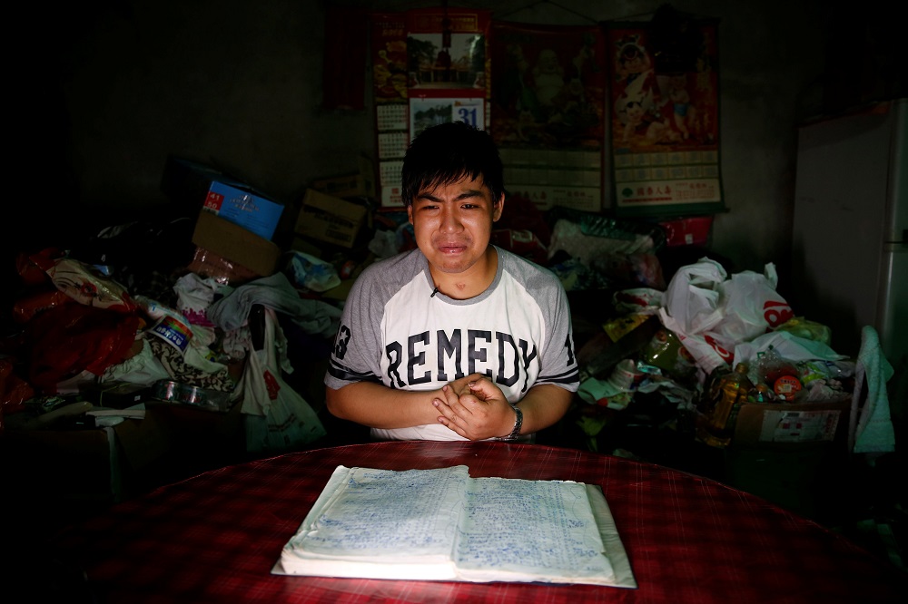 Chen Hong-zhi, 26, who suffers from short-term memory loss, tries to recall what he did last week at his home, in Hsinchu, Taiwan July 31, 2018. u00e2u20acu2022 Reuters pic