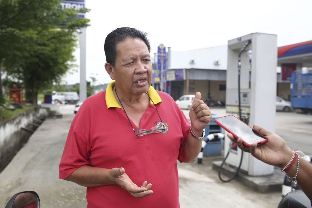 Omar Hasan, 61, speaks to Malay Mail during an interview in Subang November 12, 2018. 