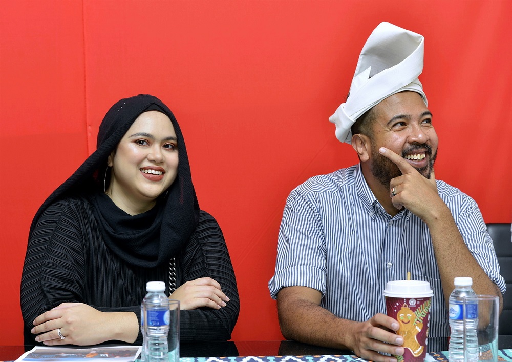 Loque and Najwa at the preview for their song 'Chinta at Lubuk Bangku D Cabin Cafe'. u00e2u20acu201d Picture by Ham Abu Bakarn