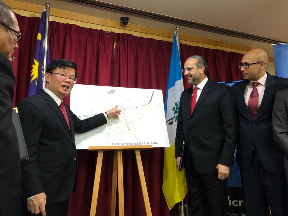 Penang Chief Minister Chow Kon Yeow showing the 21ha piece of land in Batu Kawan while Micron Technology senior vice president Gursharan Singh (second right) looks on at Komtar November 30, 2018. u00e2u20acu201d Picture by Opalyn Mok